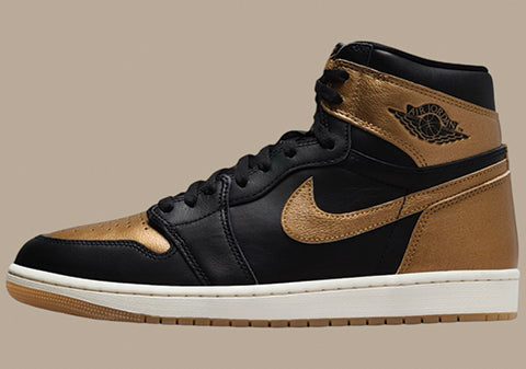 Air Jordan 1 Retro High OG Metallic Gold - Side